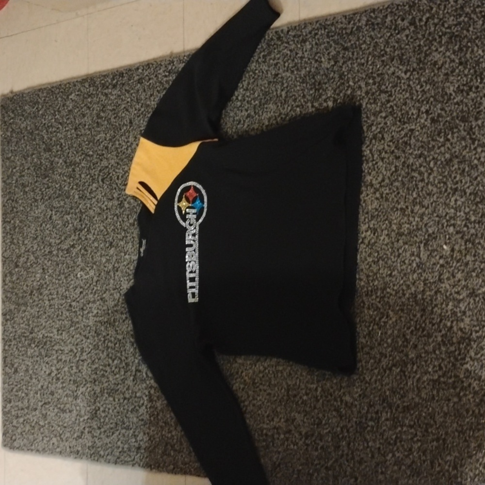 Marvel Fashions size L Women's Steelers black and gold shirt